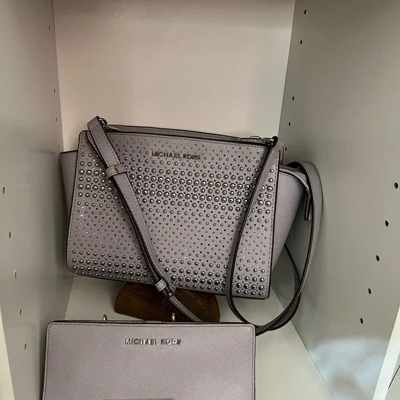 Michael Kors Gray Studded Shoulder Bag & Wallet Bundle Set - Picture 2 of 4